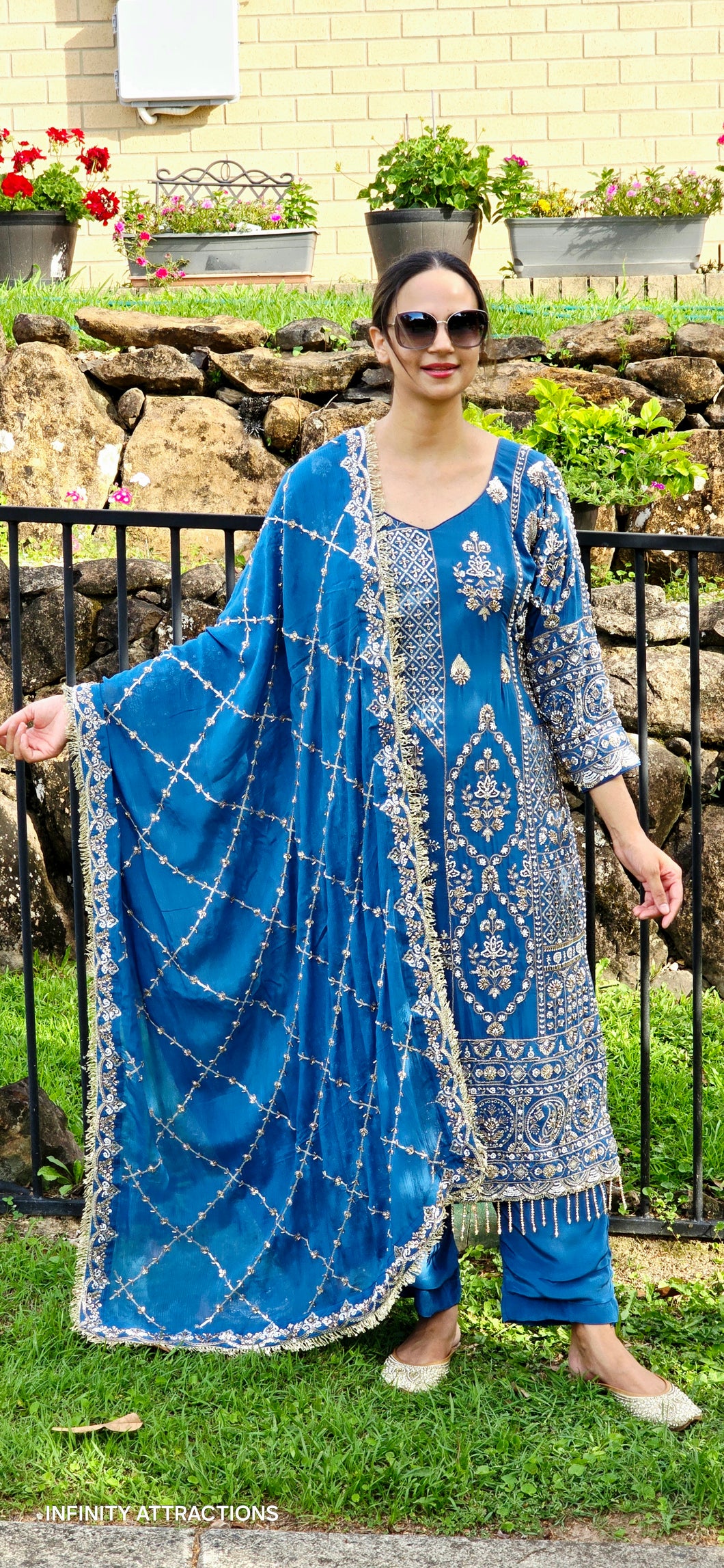 Heavy party wear pure creape suit