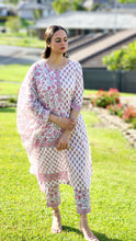 Load image into Gallery viewer, Floral pink pure cotton suit
