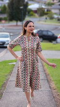 Load image into Gallery viewer, Zigzag Midi dress with pockets
